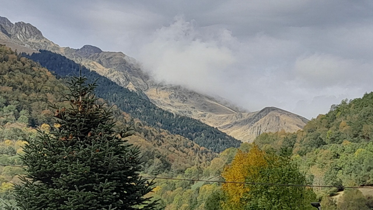 Photo of Outdoor in Sarrancolin
