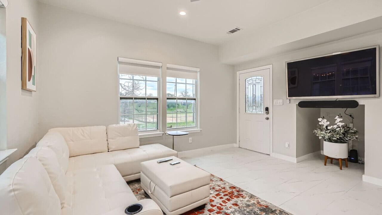 Photo of Livingroom in Foster Heights