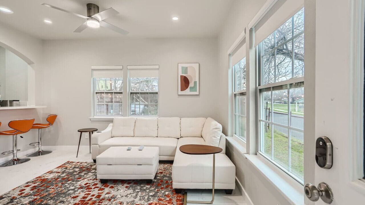 Photo of Livingroom in Foster Heights