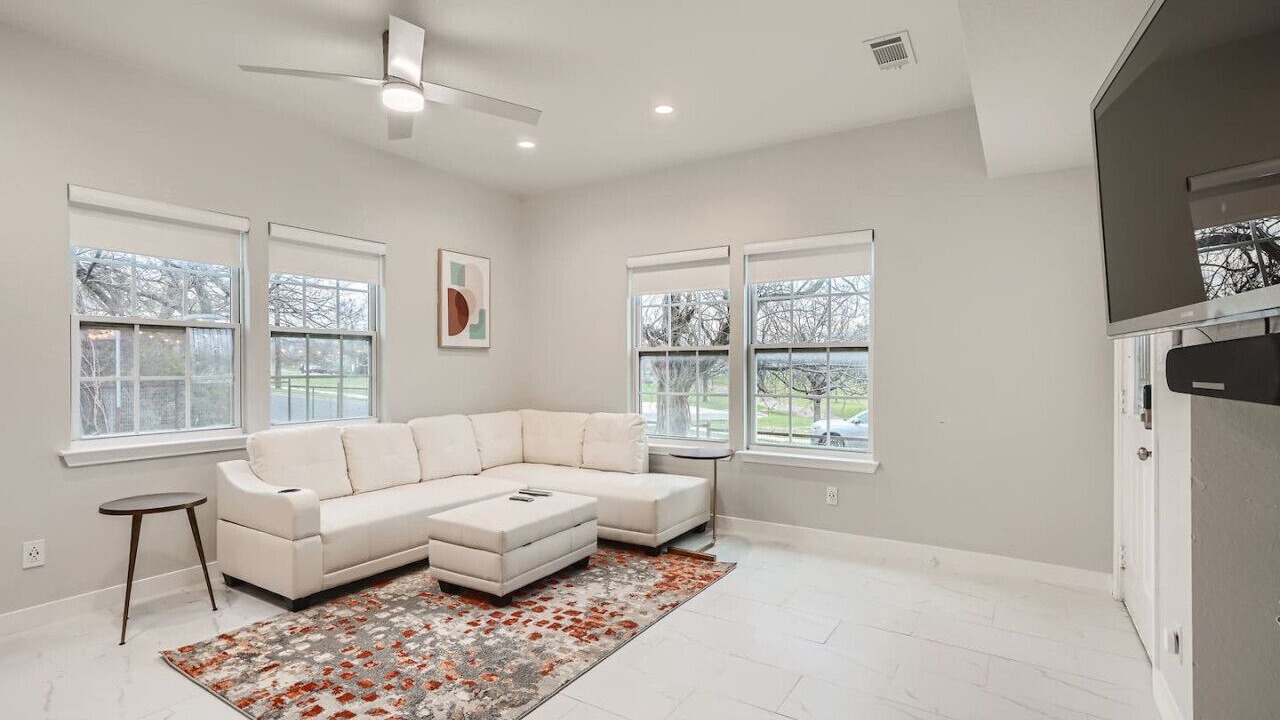 Photo of Livingroom in Foster Heights