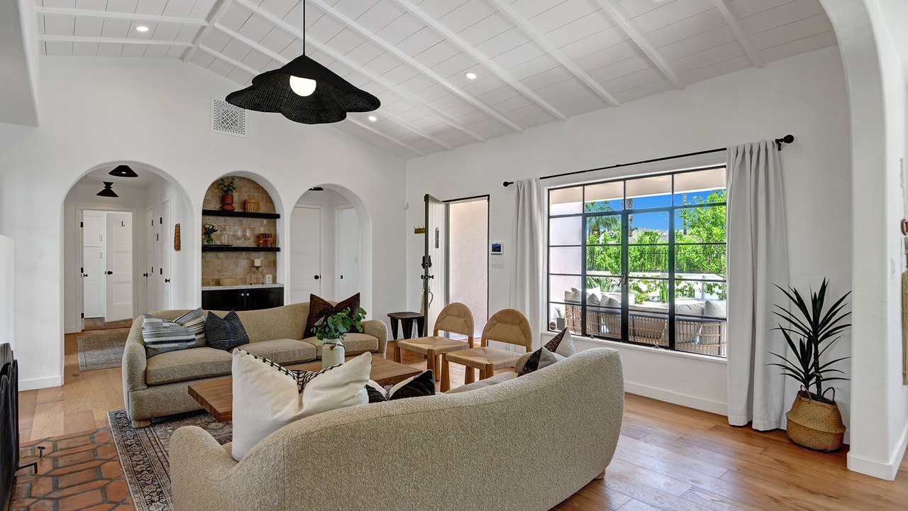 Photo of Livingroom in The Movie Colony