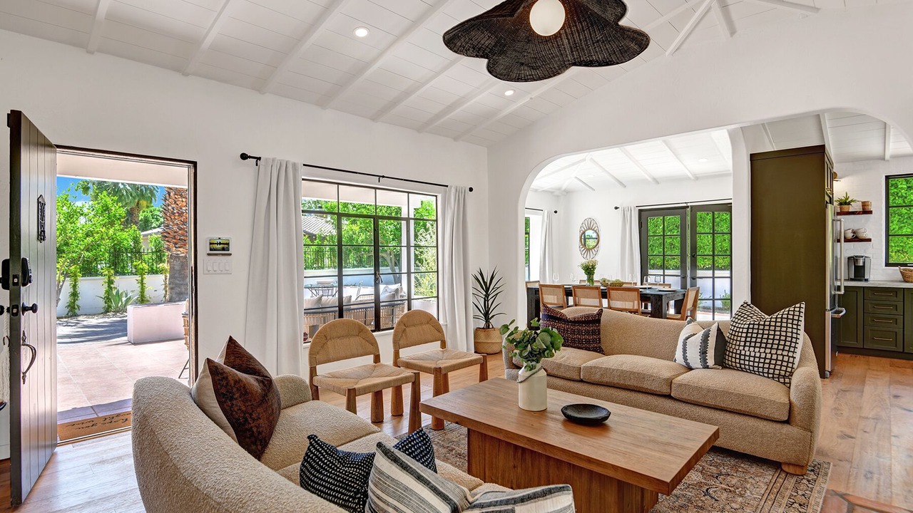 Photo of Livingroom in The Movie Colony
