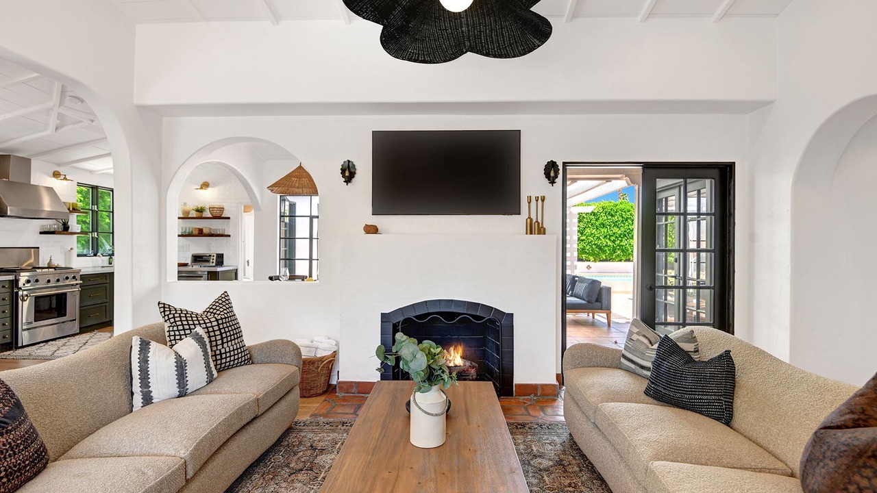 Photo of Livingroom in The Movie Colony