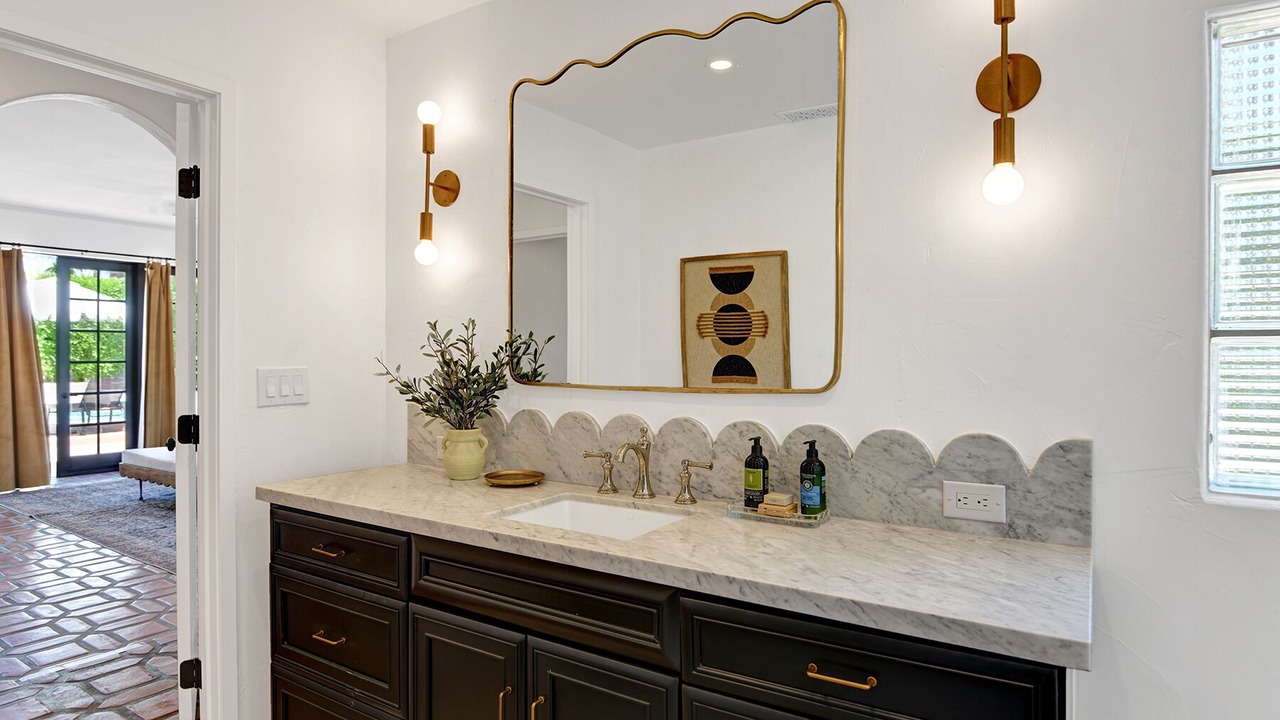 Photo of Bathroom in The Movie Colony