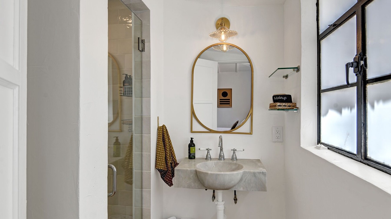 Photo of Bathroom in The Movie Colony