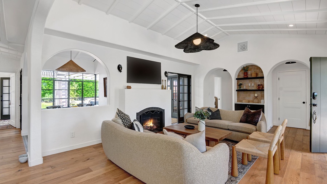Photo of Livingroom in The Movie Colony