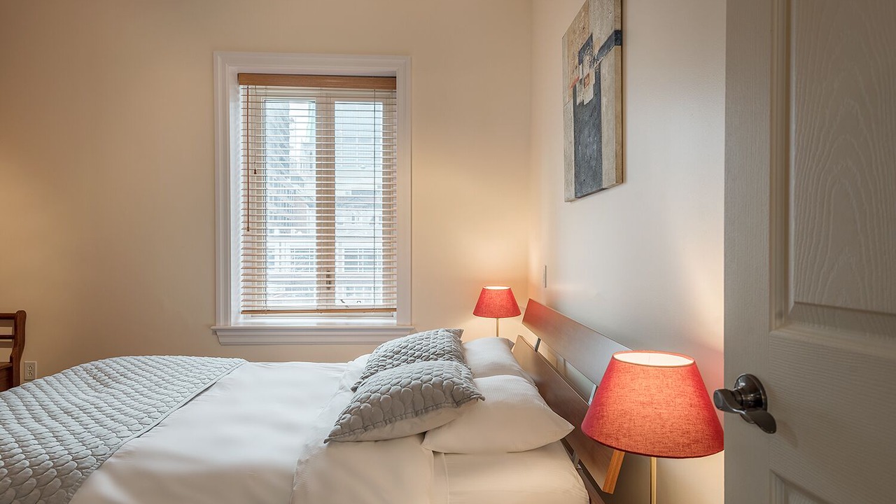 Photo of Bedroom in International District