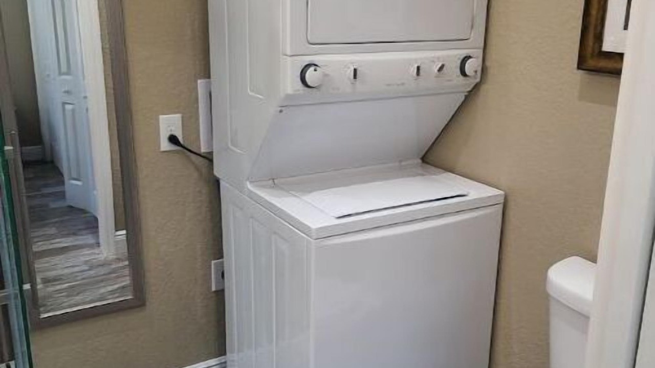 Photo of Bathroom in Pinecrest West Park
