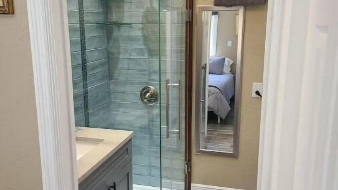 Photo of Bathroom in Pinecrest West Park