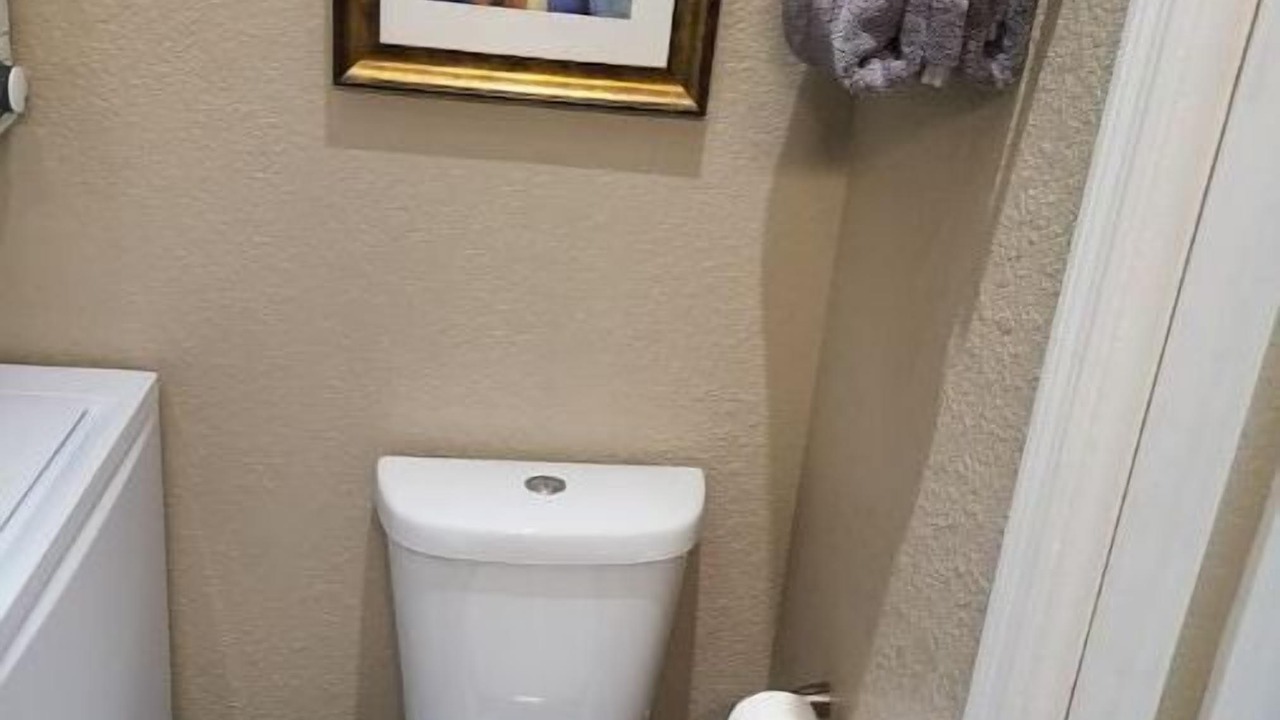 Photo of Bathroom in Pinecrest West Park
