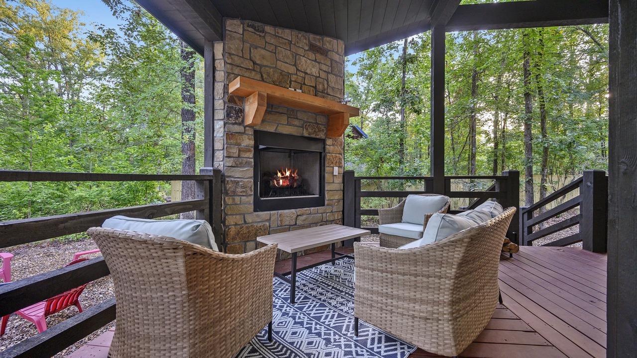 Photo of Patio Balcony in Hochatown