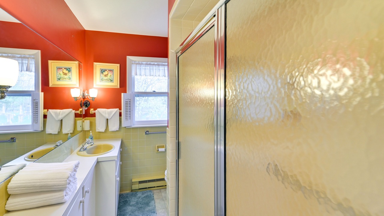 Photo of Bathroom in Caledonia