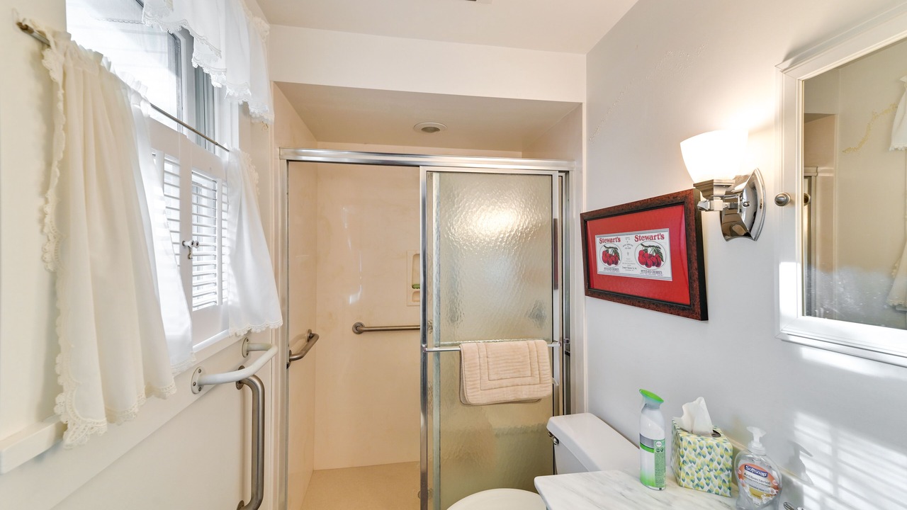 Photo of Bathroom in Caledonia