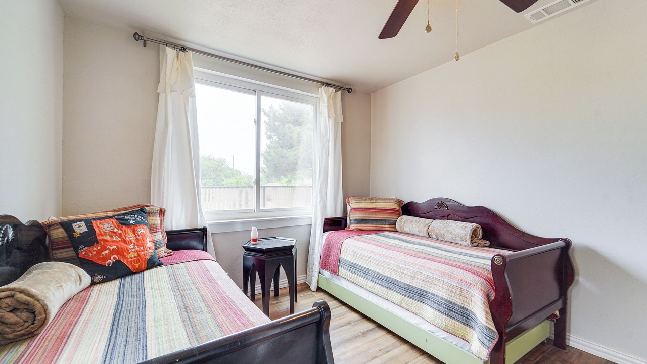 Photo of Bedroom in Haskell