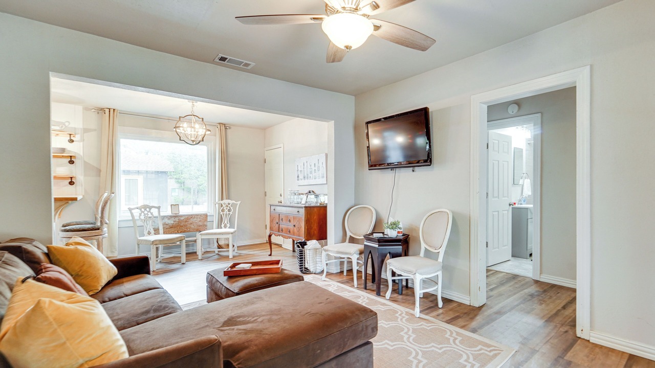 Photo of Livingroom in Haskell