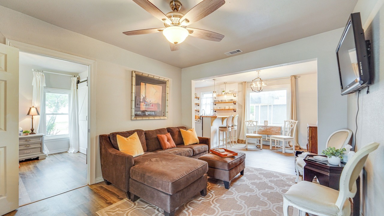 Photo of Bedroom in Haskell