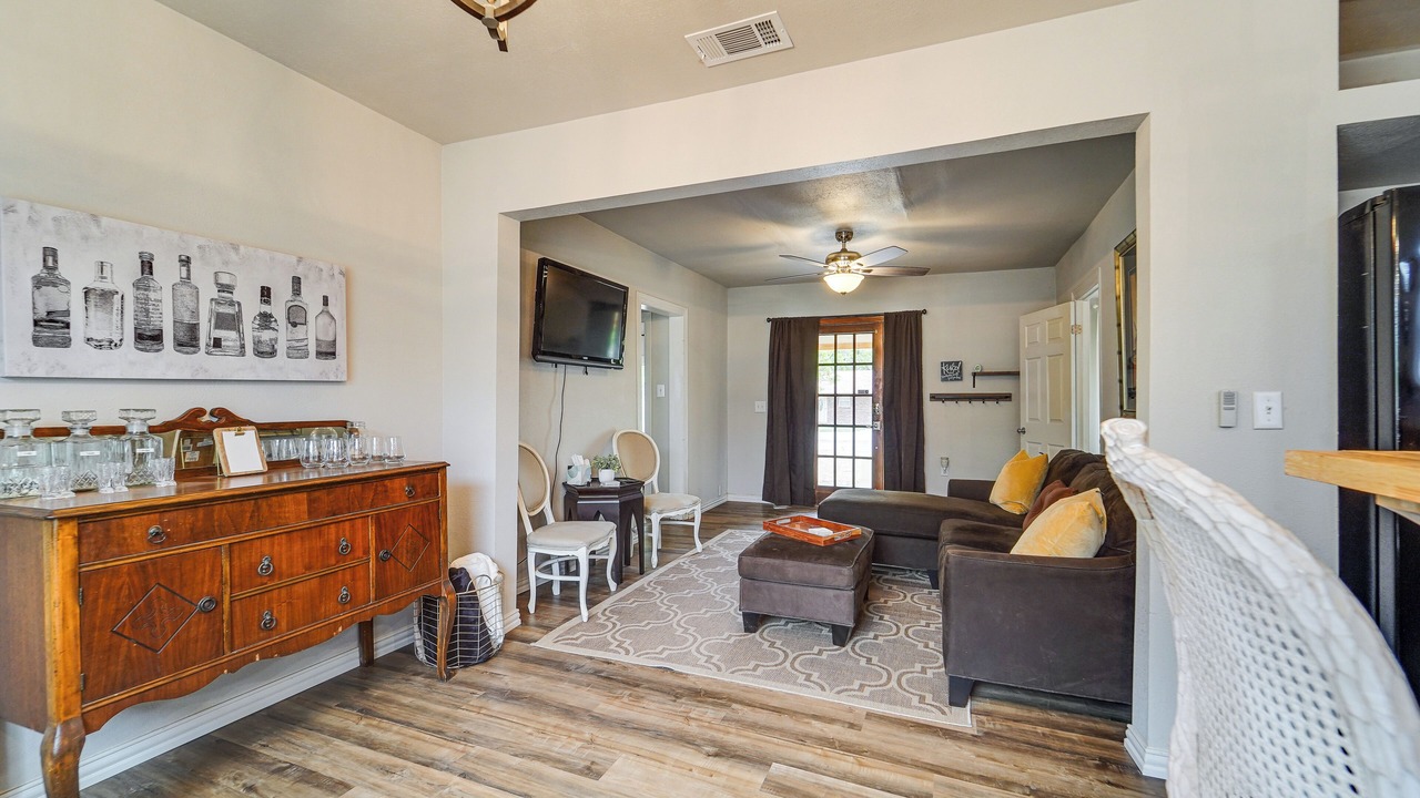 Photo of Livingroom in Haskell