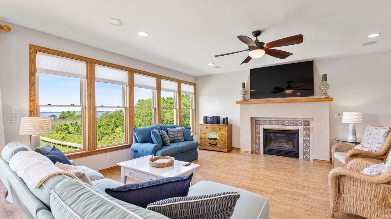 Photo of Livingroom in Monteray Shores