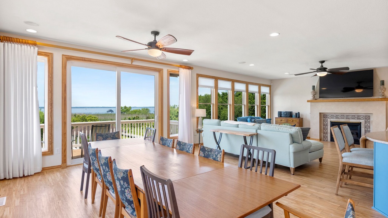 Photo of Livingroom in Monteray Shores