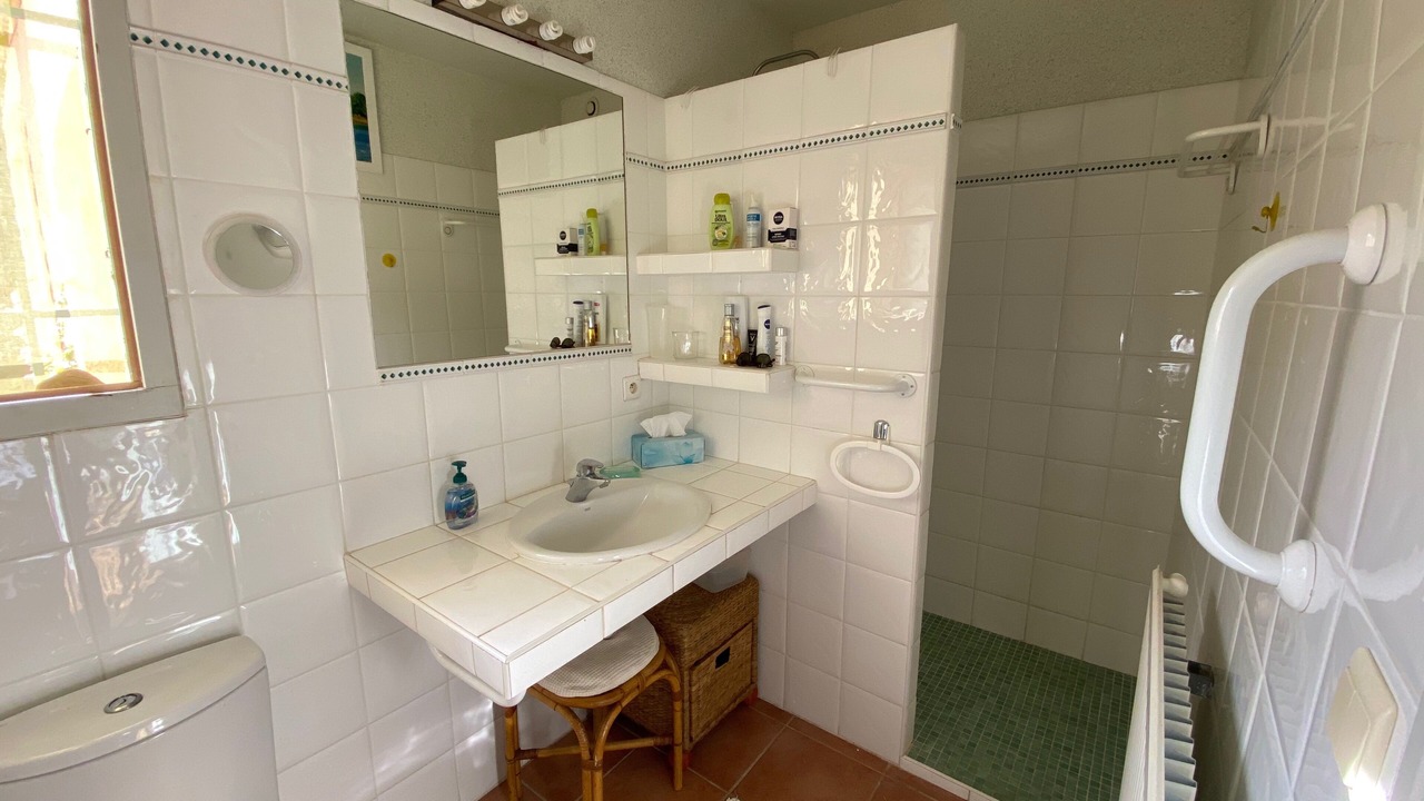 Photo of Bathroom in Tautavel