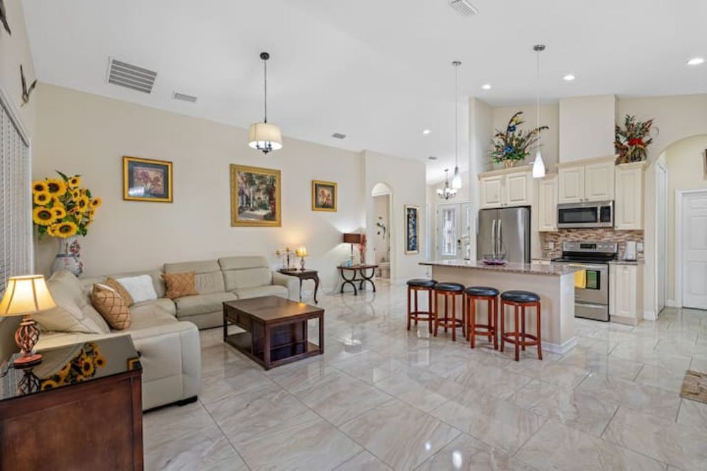 Photo of Livingroom in Egypt Lake-Leto