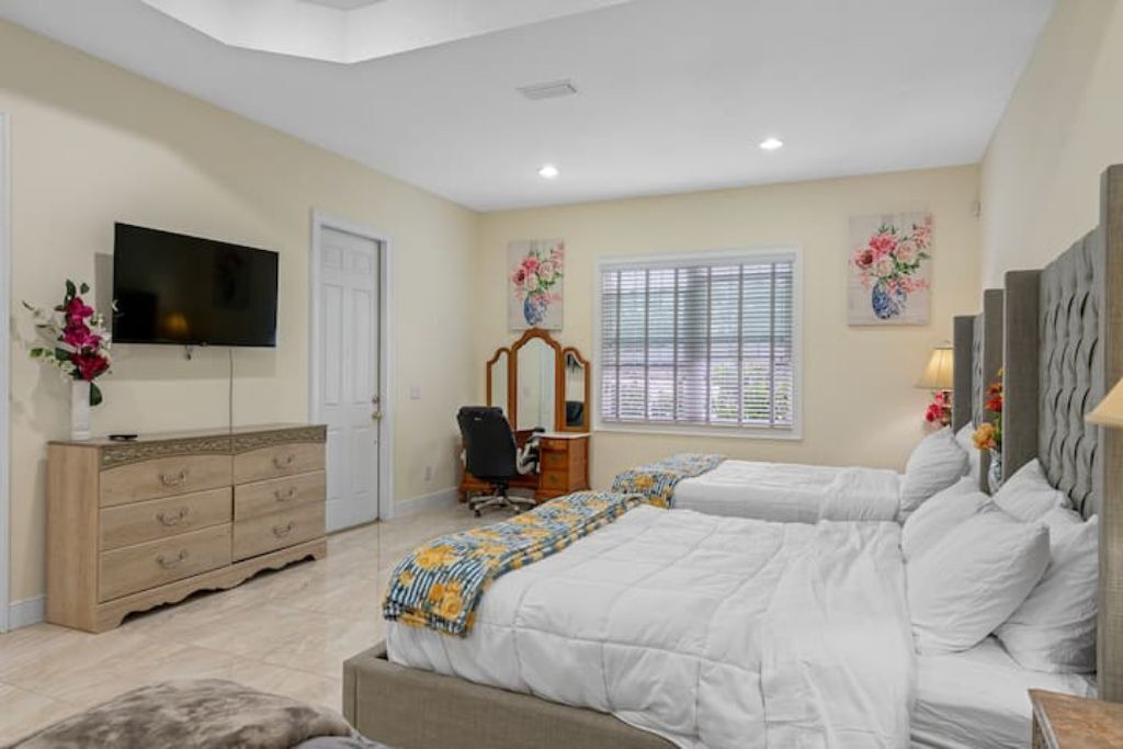 Photo of Bedroom in Egypt Lake-Leto