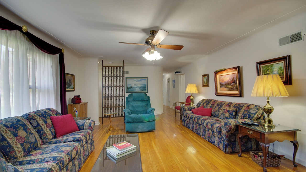 Photo of Livingroom in Jefferson City