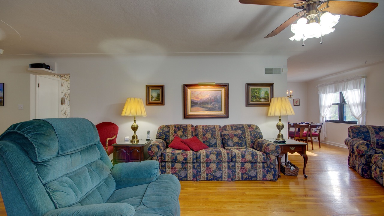 Photo of Livingroom in Jefferson City