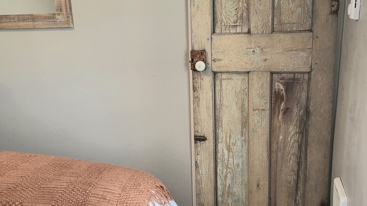 Photo of Bedroom in Salmon