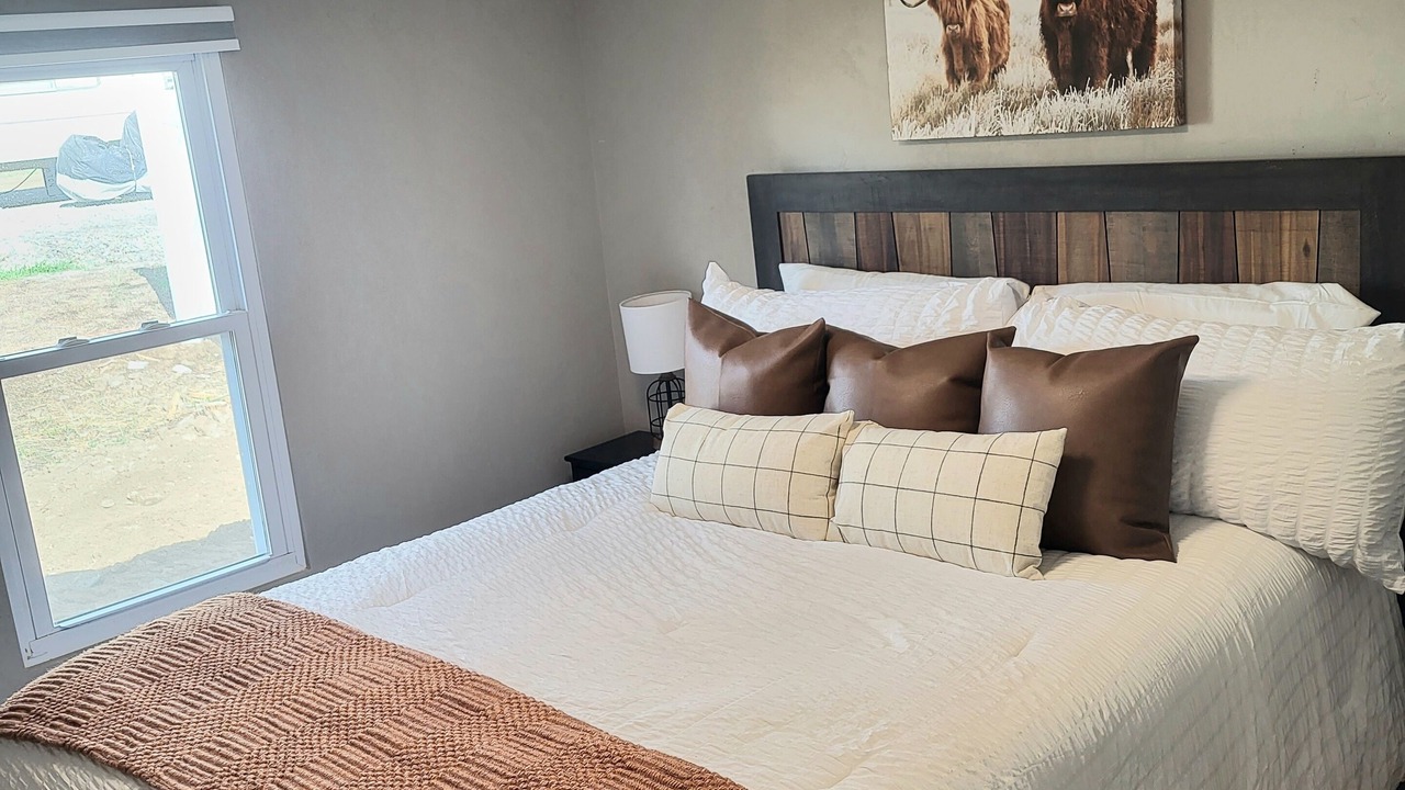 Photo of Bedroom in Salmon