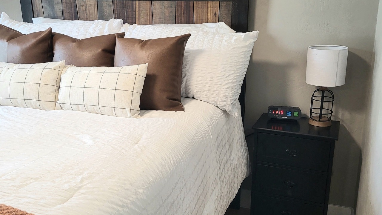 Photo of Bedroom in Salmon