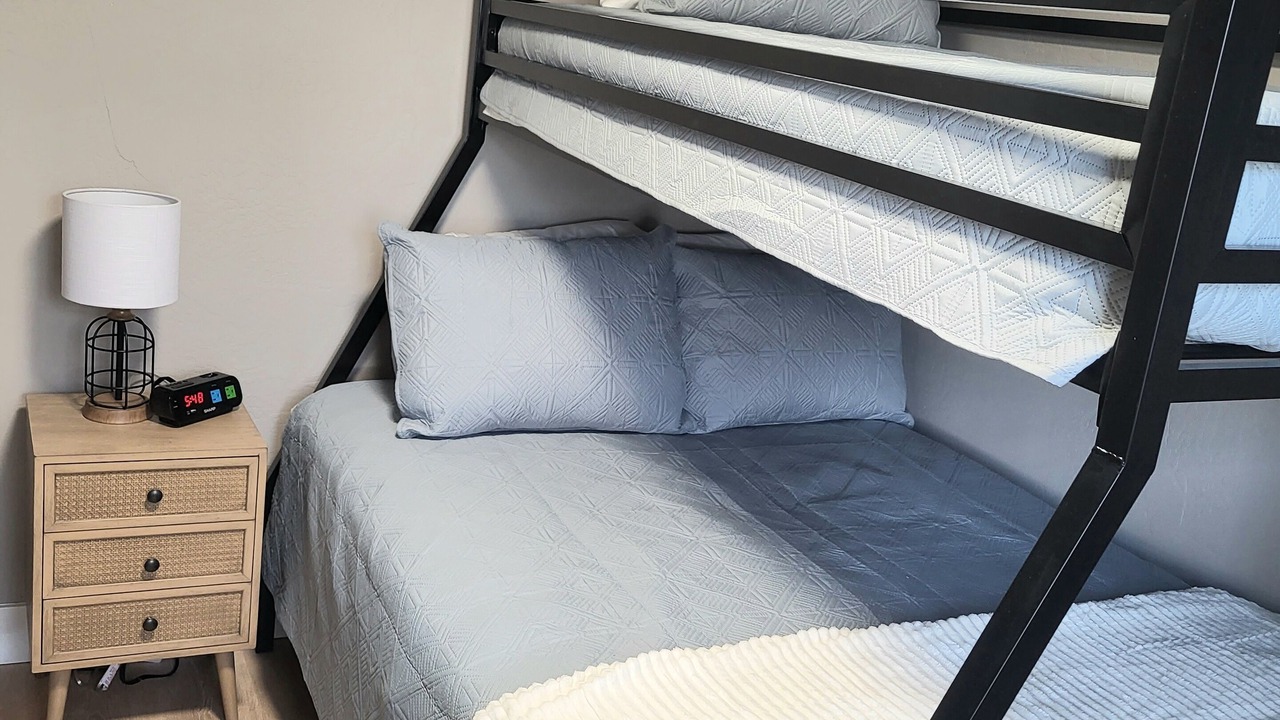 Photo of Bedroom in Salmon