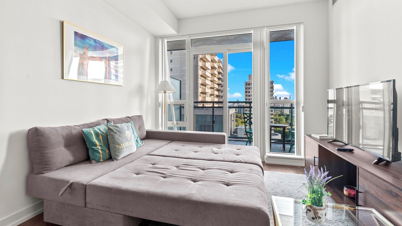 Photo of Livingroom in Yonge-Eglinton