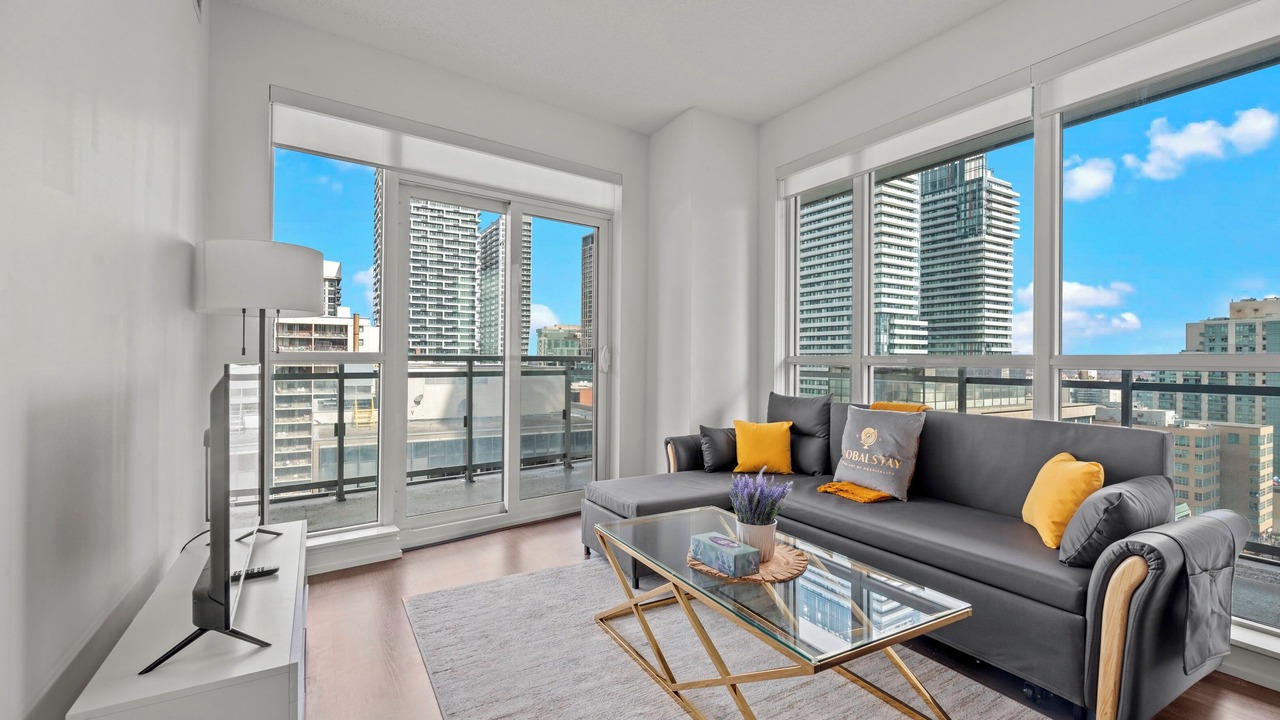 Photo of Livingroom in Yonge-Eglinton