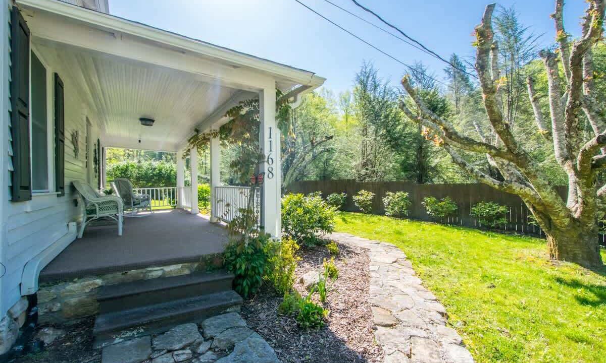 Photo of Outdoor in Hendersonville