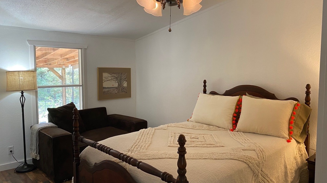 Photo of Bedroom in Smithville