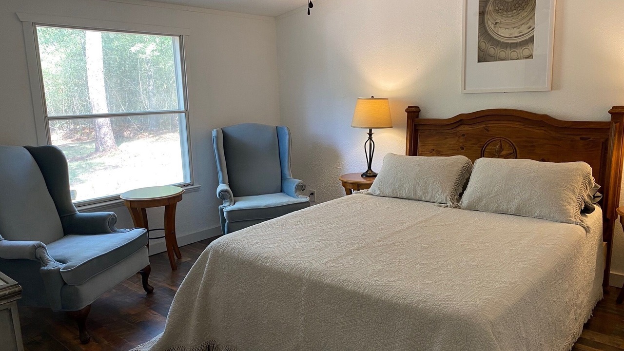 Photo of Bedroom in Smithville