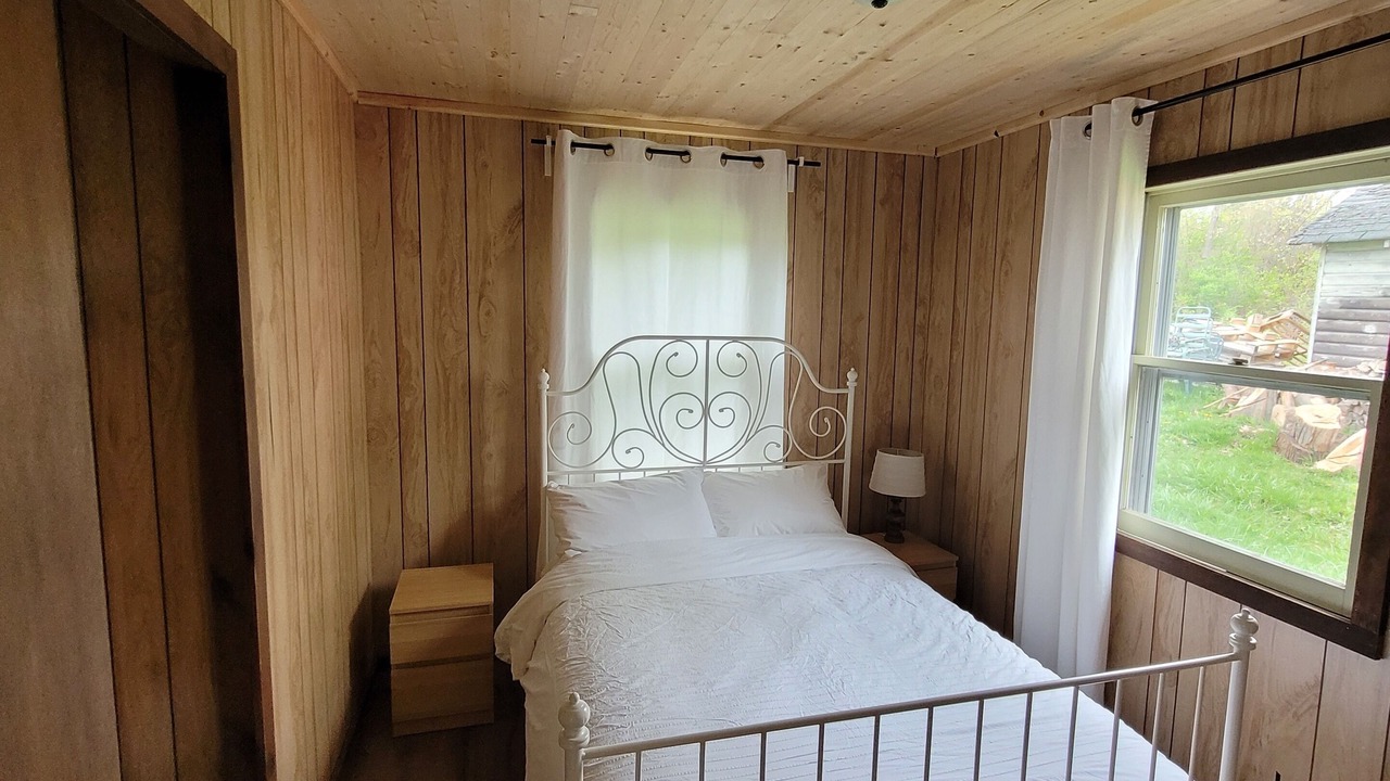 Photo of Bedroom in Howe Island
