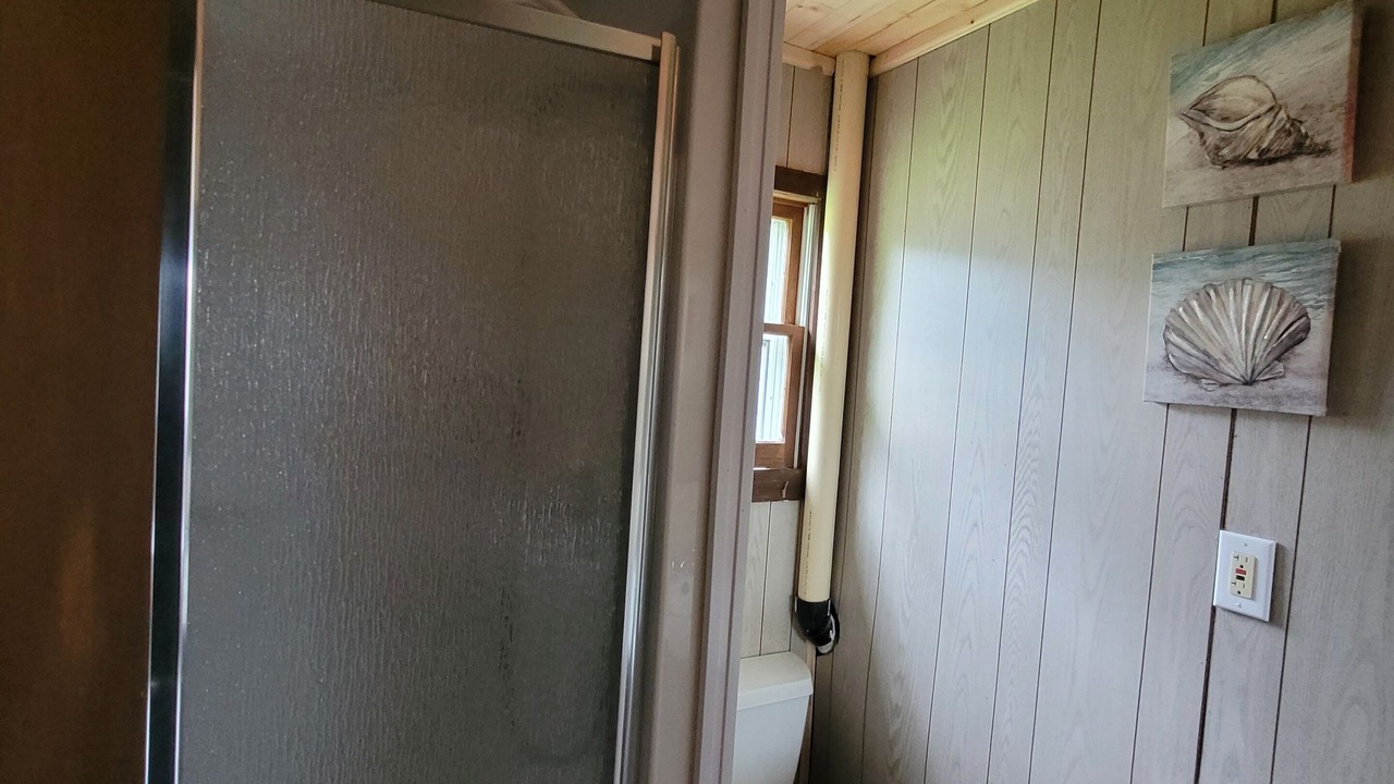 Photo of Bathroom in Howe Island