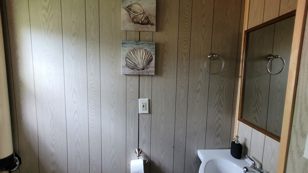 Photo of Bathroom in Howe Island