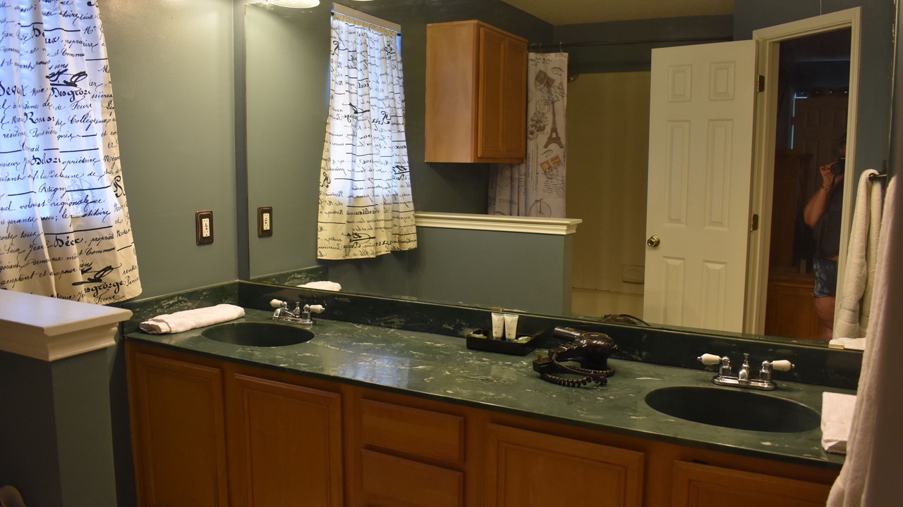 Photo of Bathroom in Ederville