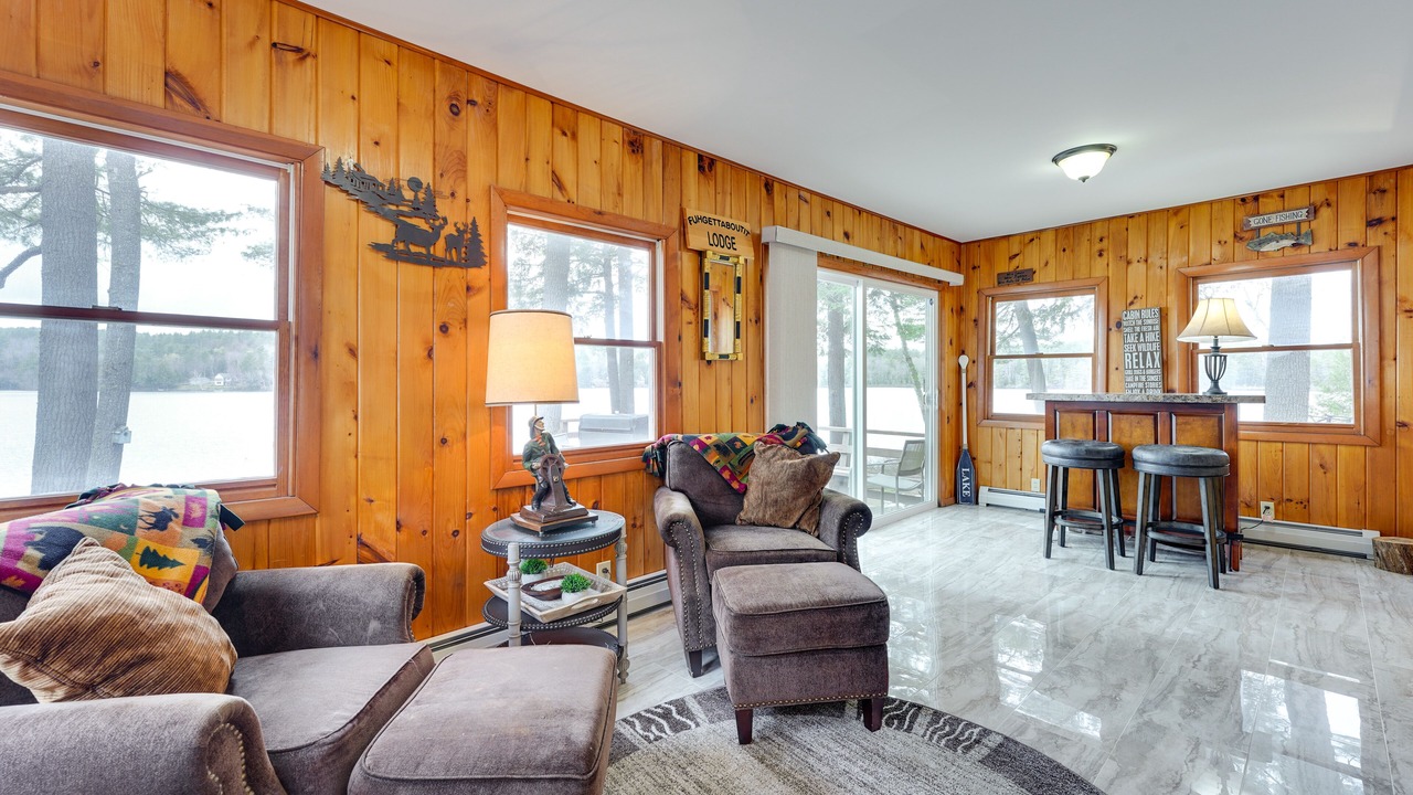 Photo of Livingroom in Sunapee