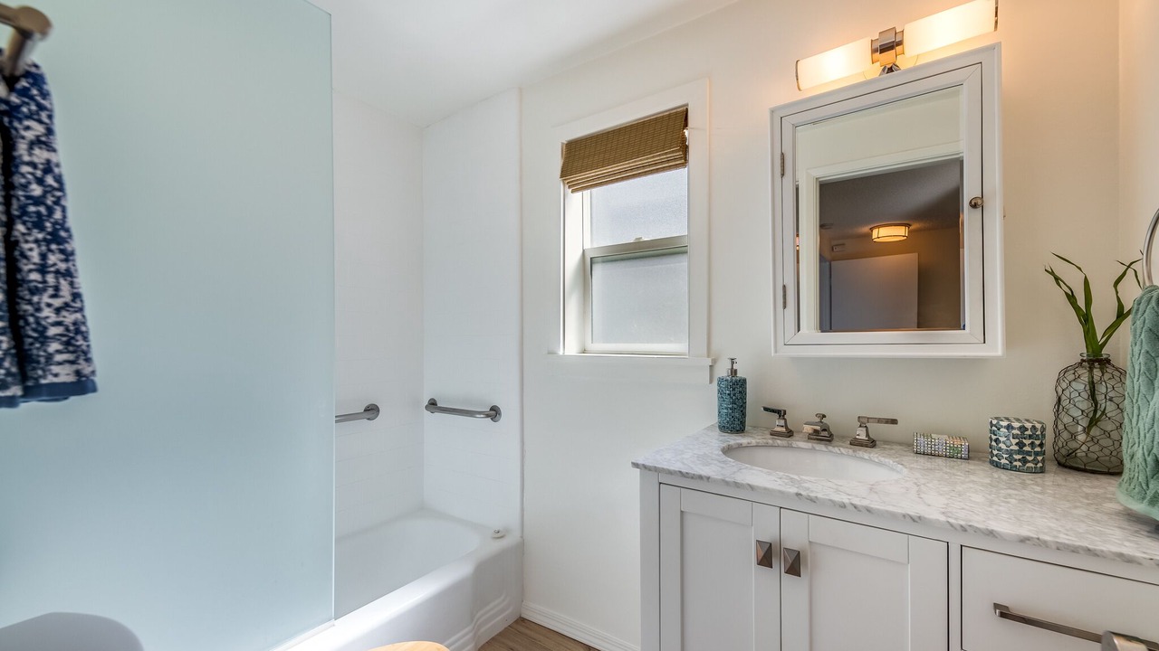 Photo of Bathroom in Eastern Malibu