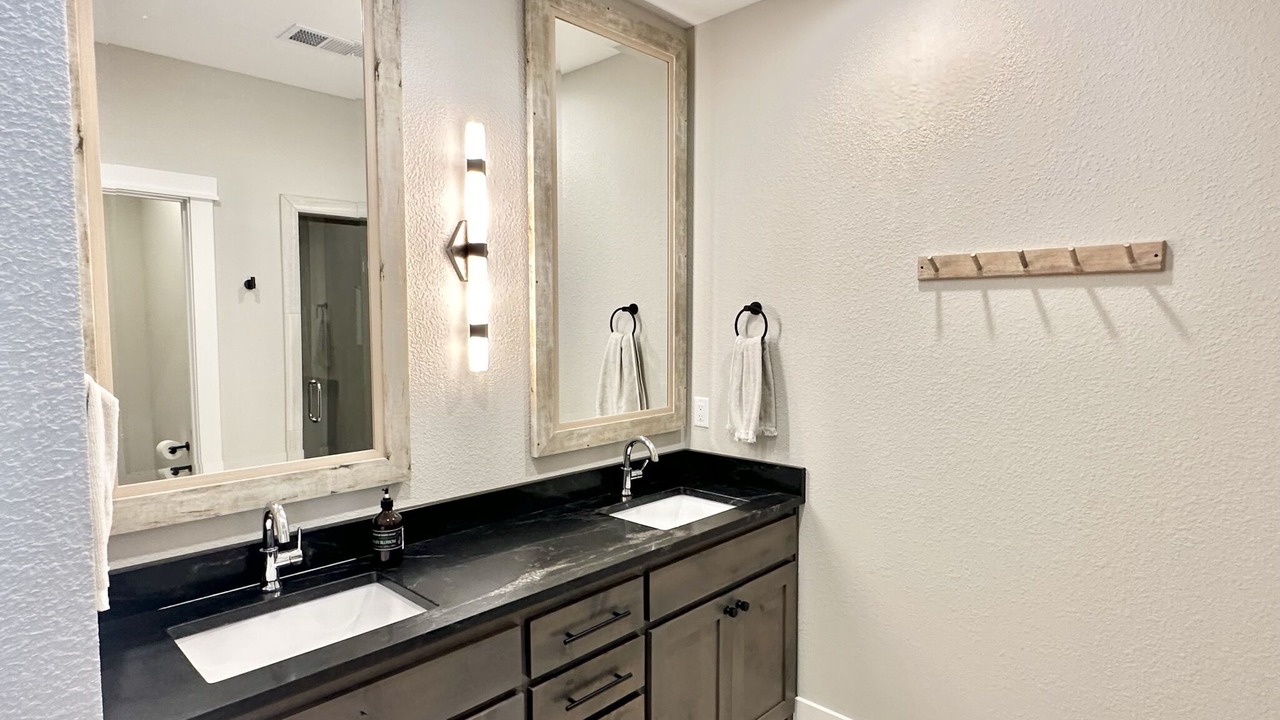 Photo of Bathroom in Roach