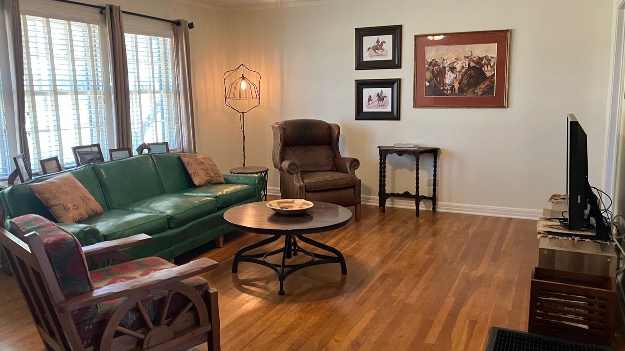 Photo of Livingroom in Jacksboro