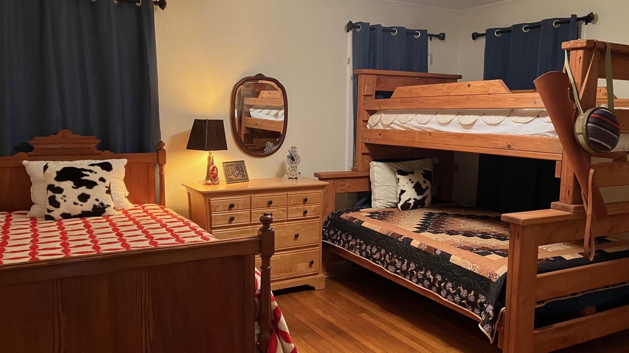 Photo of Bedroom in Jacksboro