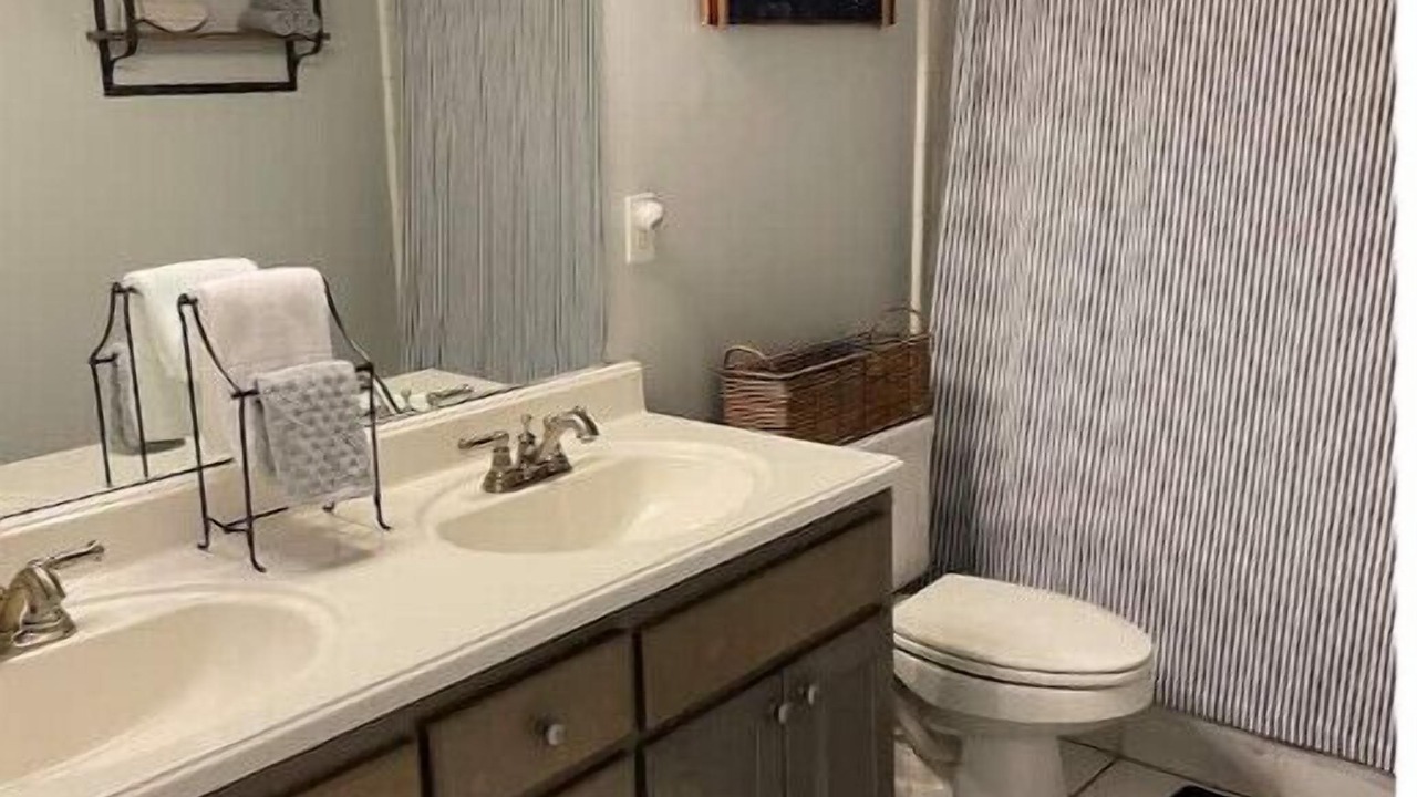 Photo of Bathroom in Cobb