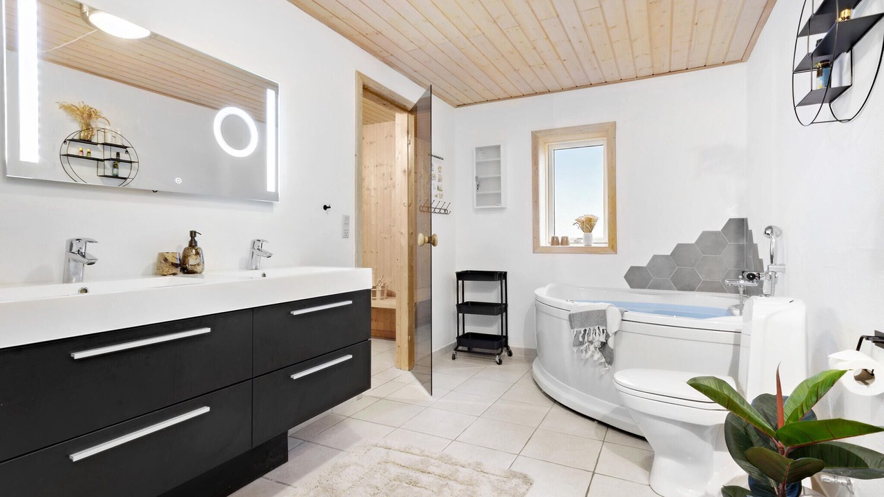 Photo of Bathroom in Strandby
