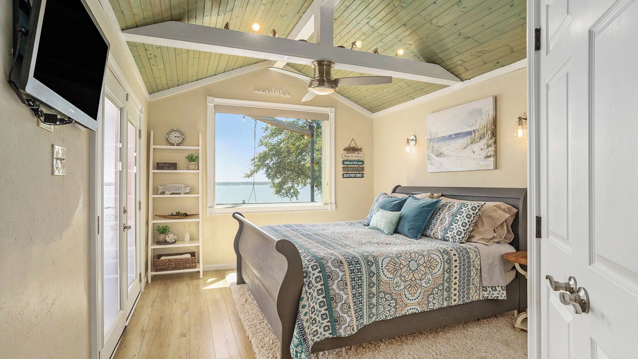 Photo of Bedroom in Whitney