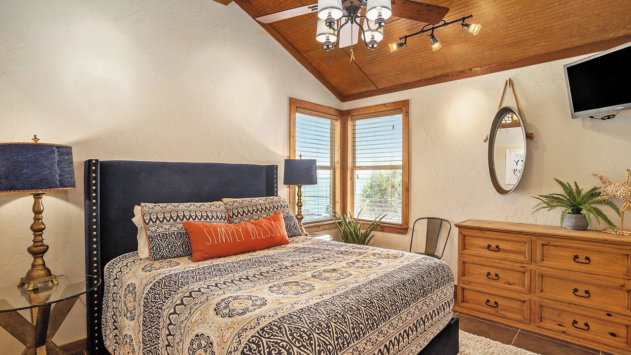 Photo of Bedroom in Whitney